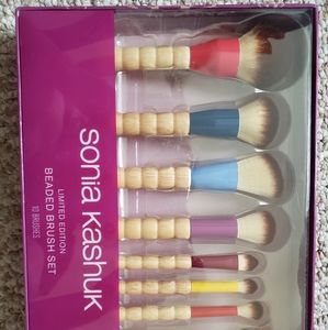 Makeup brushes